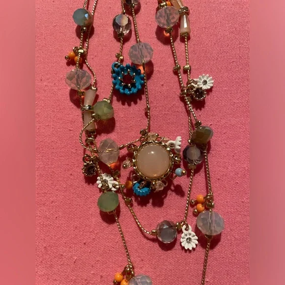 🌼💐 BETSEY JOHNSON 💐🌼NECKLACE WITH LOTS OF BEADS. HEARTS 💕 AND FLOWERS